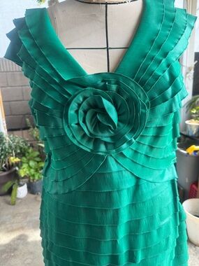 Brand New: Tadashi Shoji Emerald Green Tiered Ruffle Midi Dress with Rosette